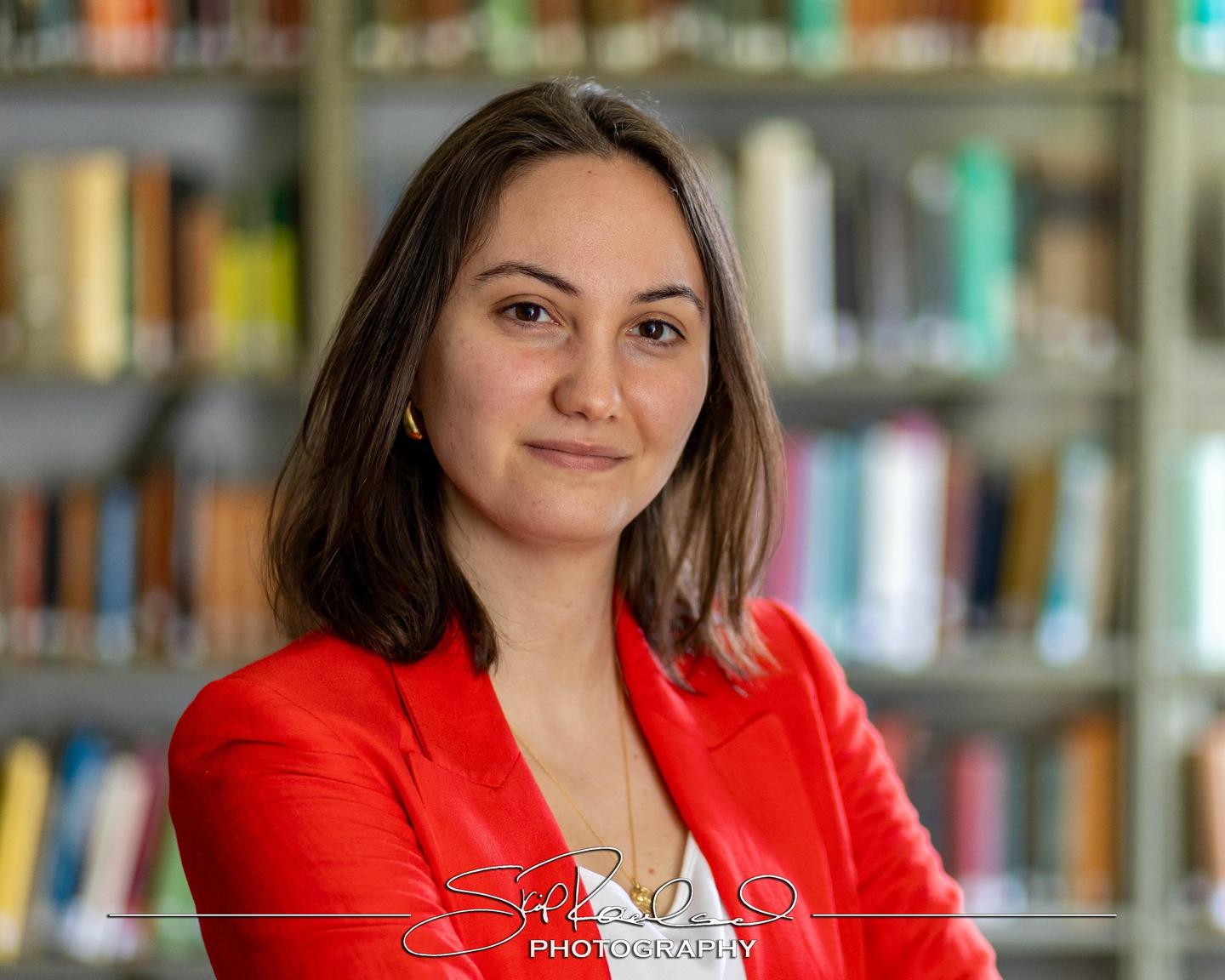 Caro Lipsitz Cap And Gown – April 2025 #238370